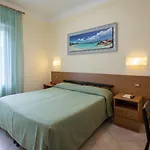 מלון Astor Victoria 3*