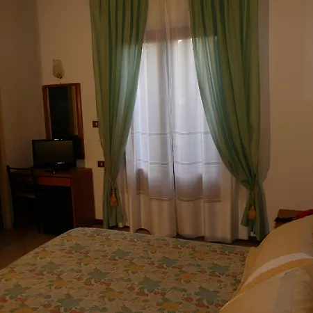 Astor Victoria Hotel 3*