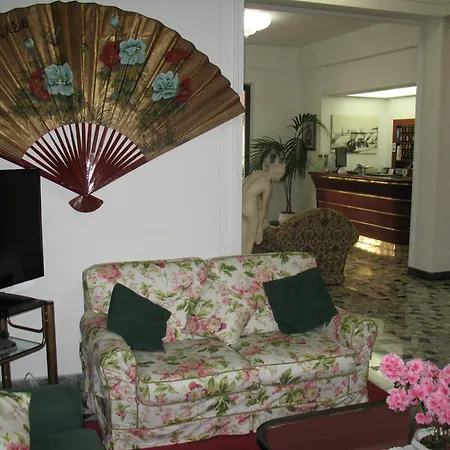 מלון Astor Victoria