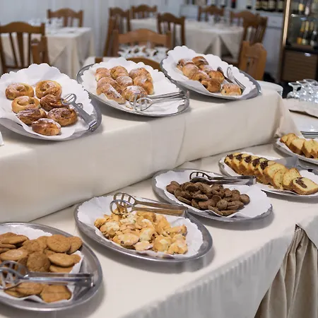 Отель Astor Victoria 3*