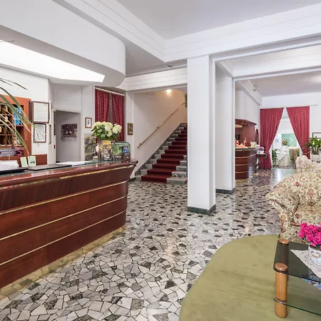 Astor Victoria Hotel 3*